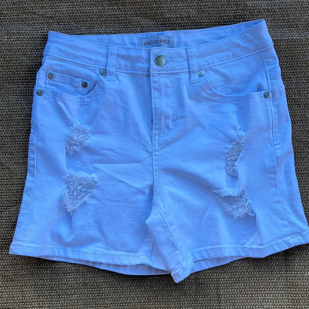 Eighty.Eight White Short Size 5